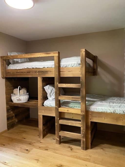 Gorgeous 2 Bedroom, 2 Full Bath, Ski In Apartment! Winner Of 2025 And 2024 Traveller Award! モルジヌ エクステリア 写真